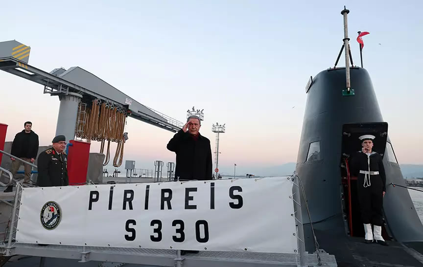 Ege'de, Doğu Akdeniz'de, Kıbrıs'ta hak ve menfaatlerimizi koruma ve kollama konusunda geri adım atmamız söz konusu olamaz
